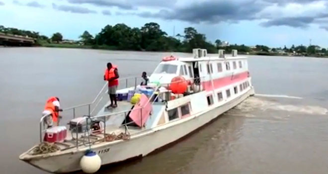 Un bateau gabonais transportant des passagers échappe à un naufrage après 10h en mer